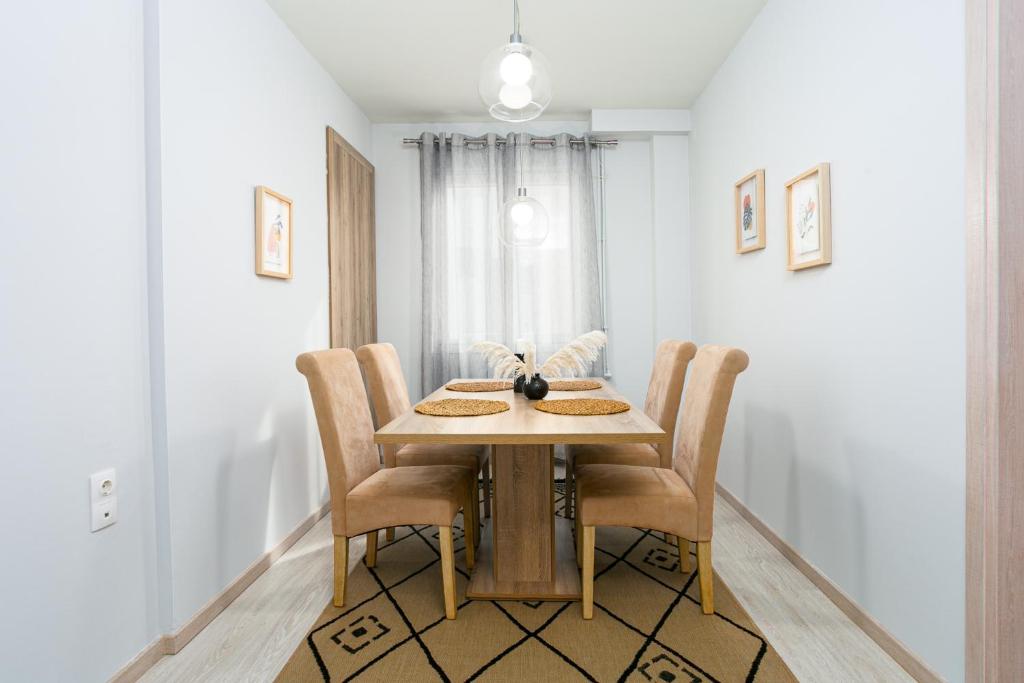 Dinning Table — Elysium House Thessaloniki